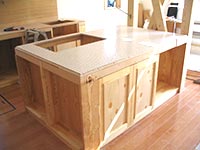 新潟県産杉材を利用したシステムキッチン例