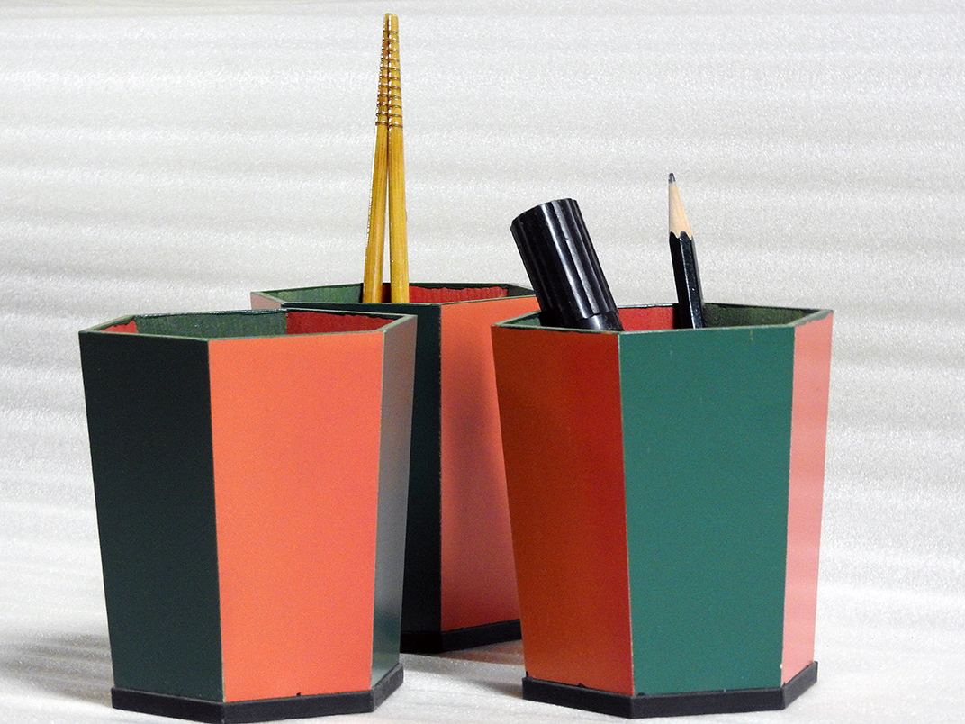 ペン立・箸立（赤と緑）
